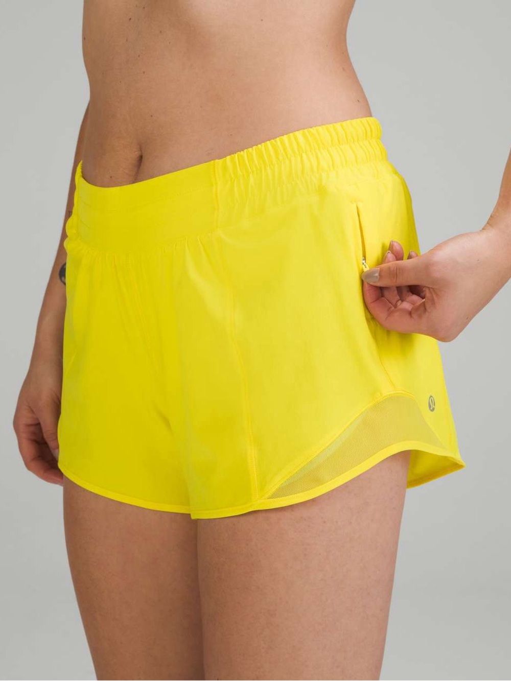 Lululemon Hotty Hot Low-Rise Lined Short 4"
Sonic Yellow Size 8